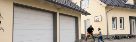 Komfort w dobrej cenie. Co wyróżnia bramę garażową RenoMatic?